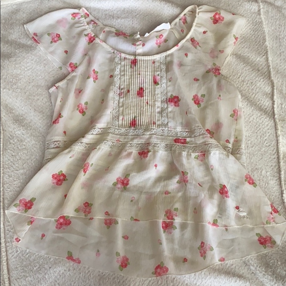 NWOT Dainty Floral Lace Top Abercrombie & Fitch